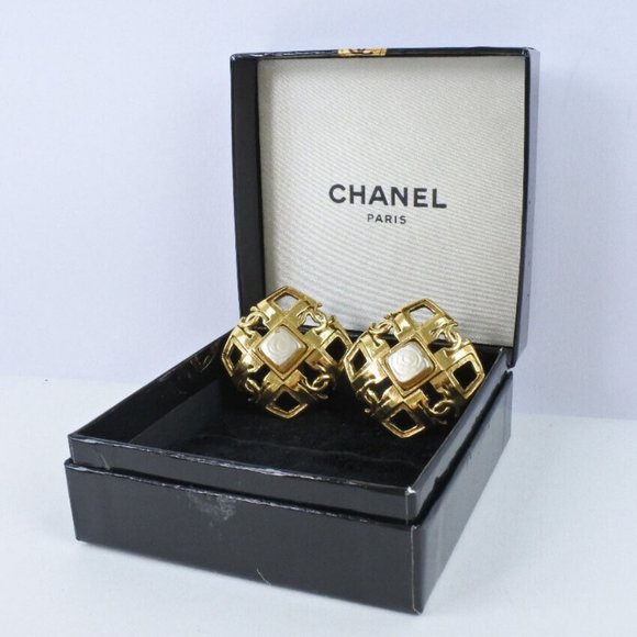 CHANEL vintage COCO Mark Earring gold Plated Gold Women - Picture 2 of 13